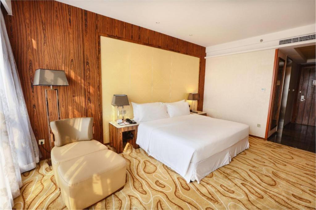 Ramada Plaza Huizhou East Hotel Екстер'єр фото