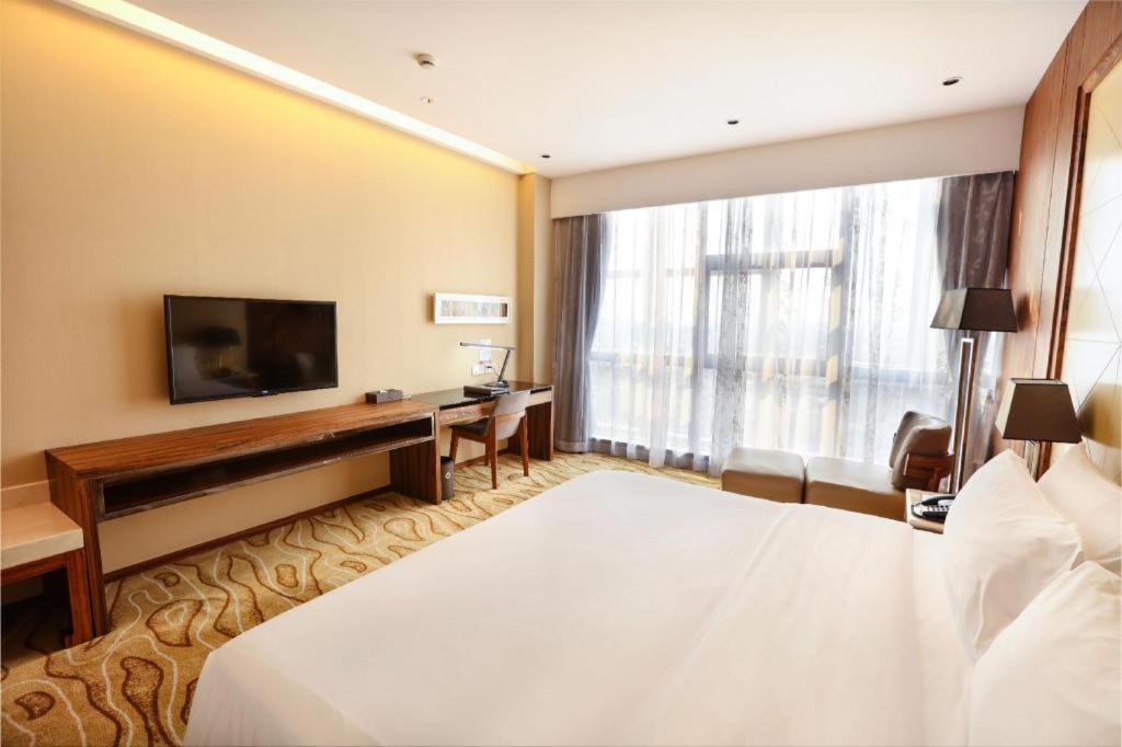 Ramada Plaza Huizhou East Hotel Екстер'єр фото