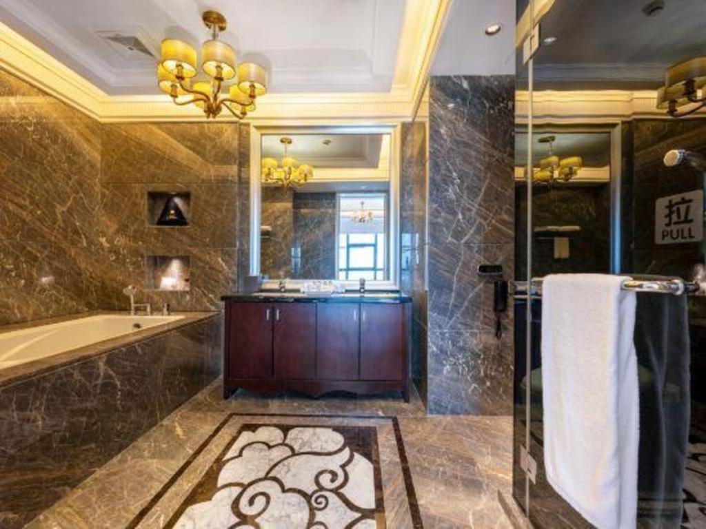 Ramada Plaza Huizhou East Hotel Екстер'єр фото