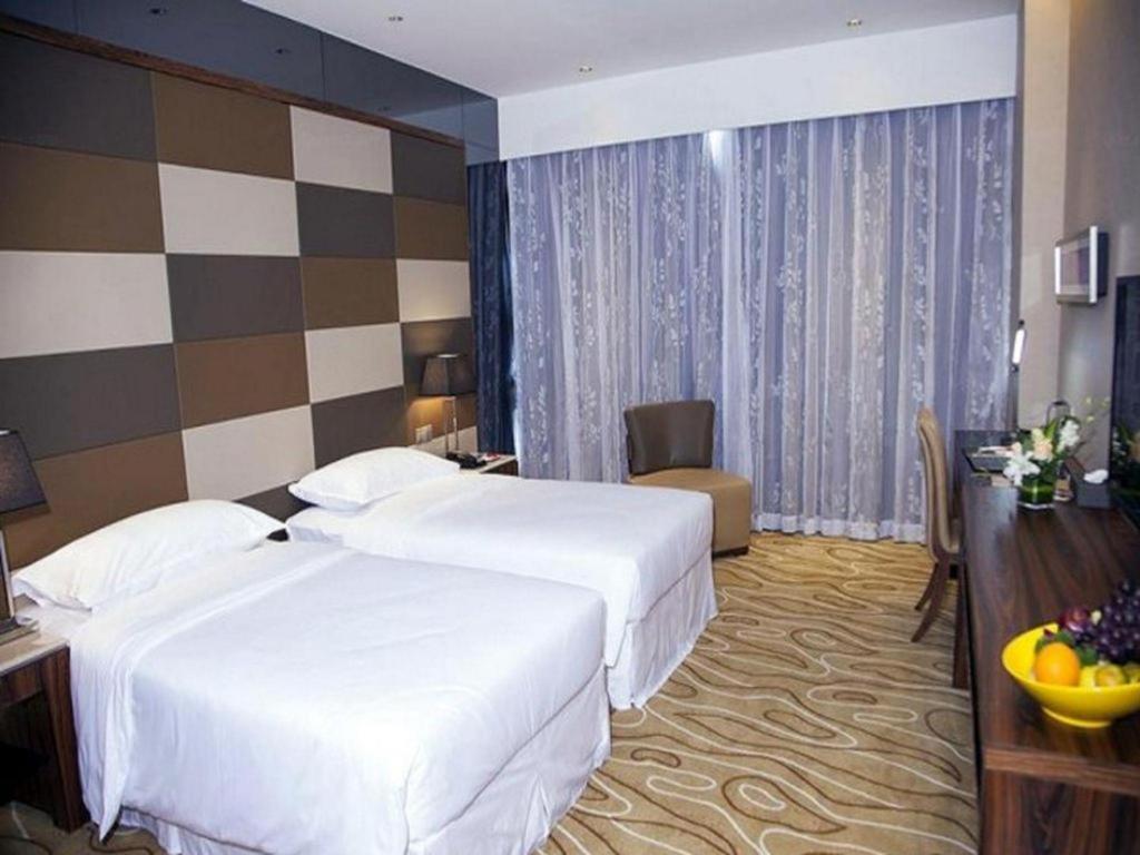 Ramada Plaza Huizhou East Hotel Екстер'єр фото